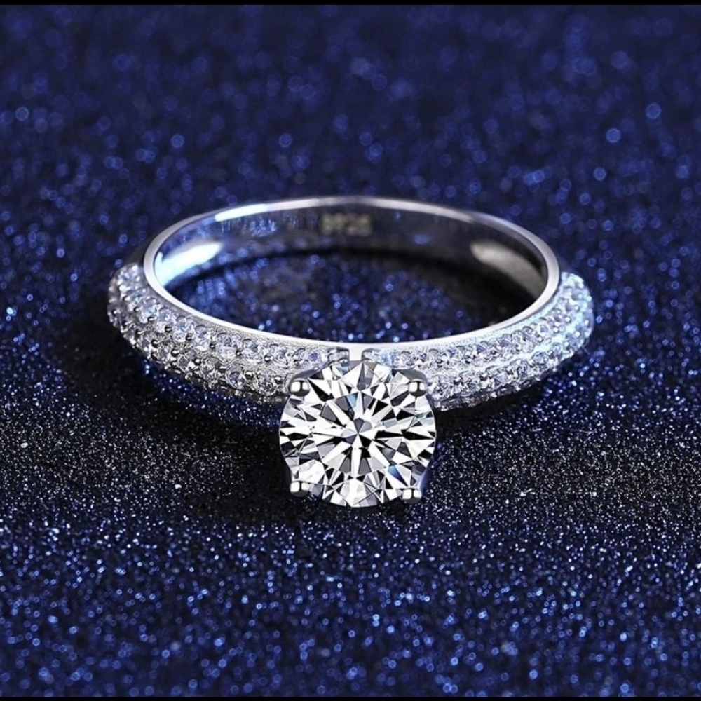 *BIG SALE* 1ct Round cut Moissanite Diamond Engagement Ring